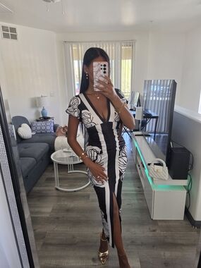 Black & White Floral V-Neck Midi Dress